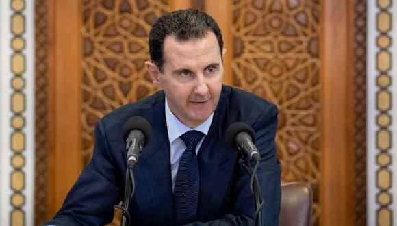 El presidente sirio Bashar al Asad pronunciando un discurso durante la reunión periódica celebrada por el Ministerio de Dotaciones en la Mezquita Al-Othman en el. (Foto: AFP / XGTY /Archivo).