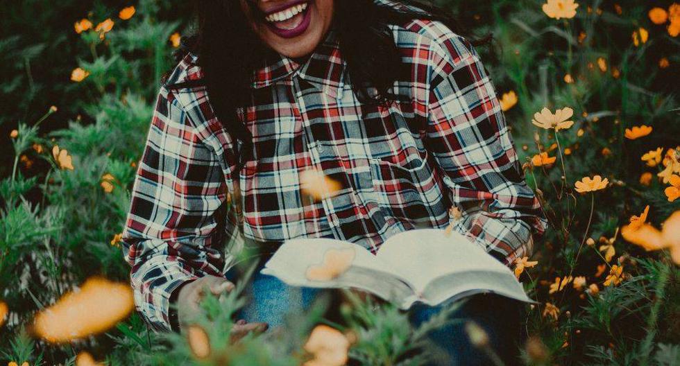Muchas mujeres leen libros por placer, una actividad que las enriquece y llena de conocimientos. (Foto: Pixabay)