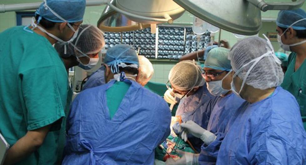 El Hospital II de la Red Asistencial Cajamarca, de EsSalud realizó un implante de prótesis de rodilla total a la paciente Ricardina Castañeda. (Foto: Andina)