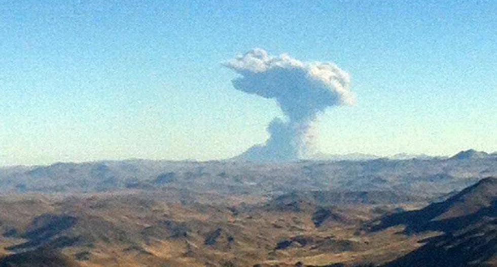 Volcán Ubinas emite ceniza desde el lunes. (Foto: Andina)