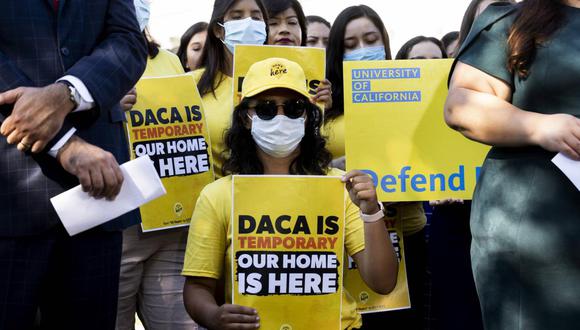 Jóvenes migrantes piden al Congreso regular el programa DACA y establecer política de migración en Estados Unidos. (Foto de EFE/EPA/MICHAEL REYNOLDS)