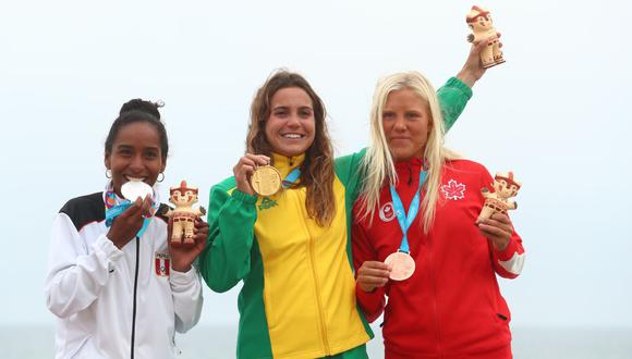 Chloe Calmon, surfista brasileña que se llevó el oro el domingo. (Foto: Alessandro Currarino / GEC)