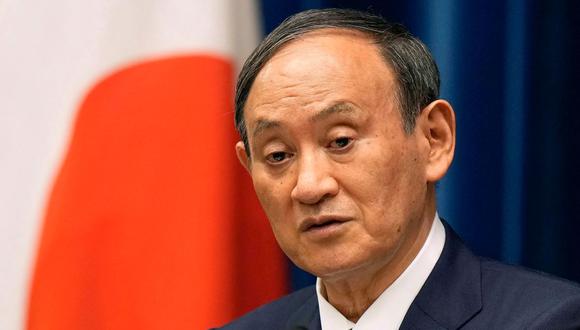 El primer ministro de Japón, Yoshihide Suga, habla durante una conferencia de prensa sobre la situación del coronavirus Covid-19 el 17 de agosto de 2021. (Kimimasa MAYAMA / POOL / AFP).