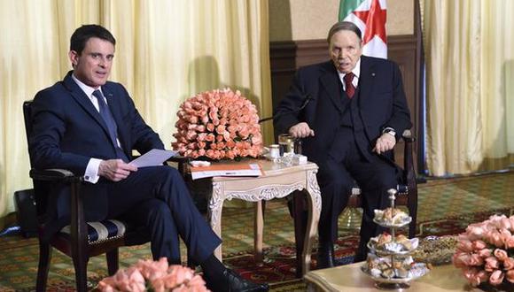 Foto de Valls aumenta las dudas sobre la salud de Bouteflika