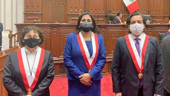 Los legisladores “No agrupados”, Susel Paredes, Flor Pablo y Edward Málaga, ya no serán parte de los grupos de trabajo tras renunciar a la alianza con la bancada de Somos Perú. (Foto: Twitter)