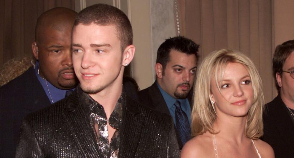 Justin Timberlake y Britney Spears, cuando todo era felicidad en el 2002. (Foto: Getty Images)