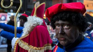 El personaje que pinta de racismo la Navidad en Holanda