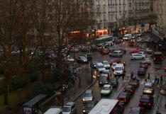 París: Restringen tránsito de carros para combatir la contaminación