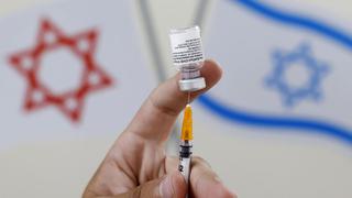 Israel anuncia que comenzará a aplicar tercera dosis de la vacuna de Pfizer contra el COVID-19 a los adultos en riesgo