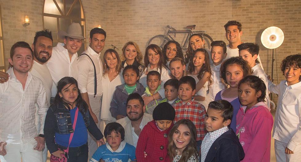 Angélica Rivera se reúne con artistas para cantarle al Papa en su próxima visita a México. (Foto: Facebook)