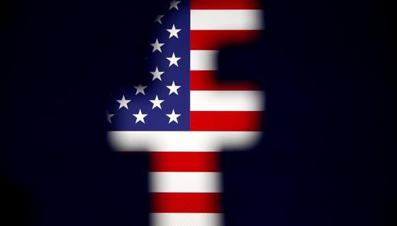 Un logotipo de Facebook impreso en 3D se muestra frente a una bandera de Estados Unidos en esta ilustración tomada el 18 de marzo de 2018. (REUTERS/Dado Ruvic/Illustration).