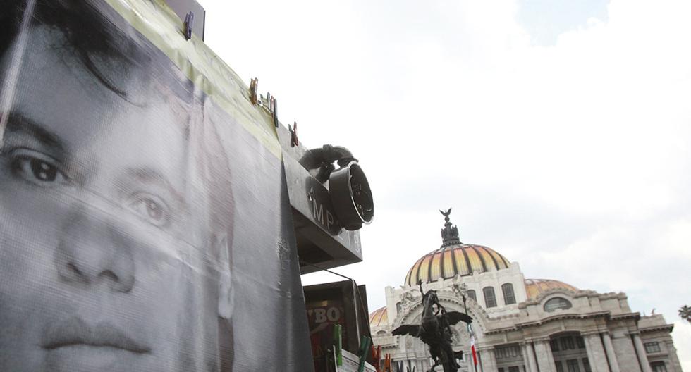 El Palacio de Bellas Artes de la Ciudad de México tuvo que ampliar el horario del homenaje a Juan Gabriel. (Foto: EFE)