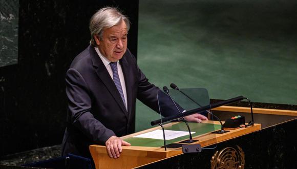 El Secretario General de las Naciones Unidas, Antonio Guterres, se dirige a la Asamblea General durante un homenaje a la Reina Isabel de Gran Bretaña, en la sede de las Naciones Unidas en Nueva York el 15 de septiembre de 2022. (Foto de Ed JONES / AFP)