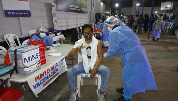 A la fecha se viene vacunando contra el COVID-19 a personas mayores de 18 años. (Foto: Eduardo Cavero / @photo.gec)