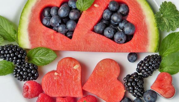 Opta por comer frutas de estación por las mañanas o las tardes. (Foto: Pixabay)