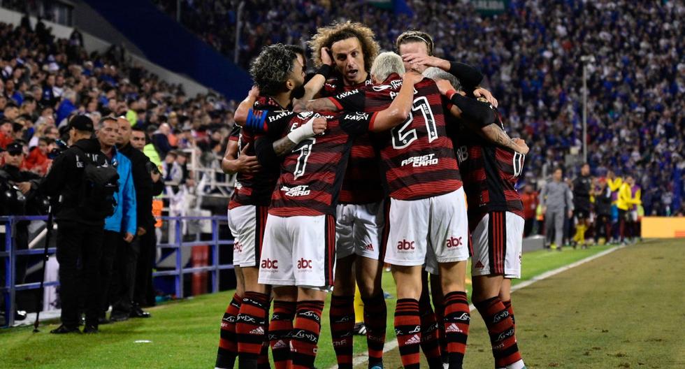 Flamengo consiguió vencer 4-0 a Vélez pese a ser perjudicado con el mal estado de la cancha | Foto: AFP