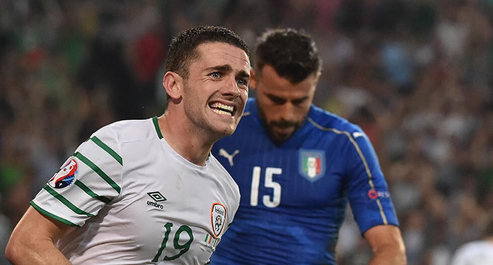 Irlanda consiguió el milagro y venció 1-0 a Italia, llegando a clasificar a los octavos de final de la Eurocopa, donde enfrentará a la local Francia. (Foto: AFP)