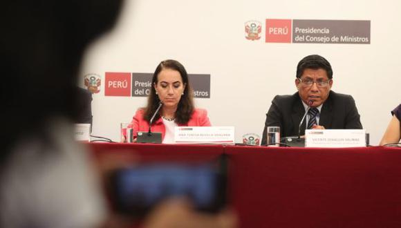 La ministra de Justicia, Ana Teresa Revilla, y el jefe del Gabinete, Vicente Zeballos. (Foto: PCM)
