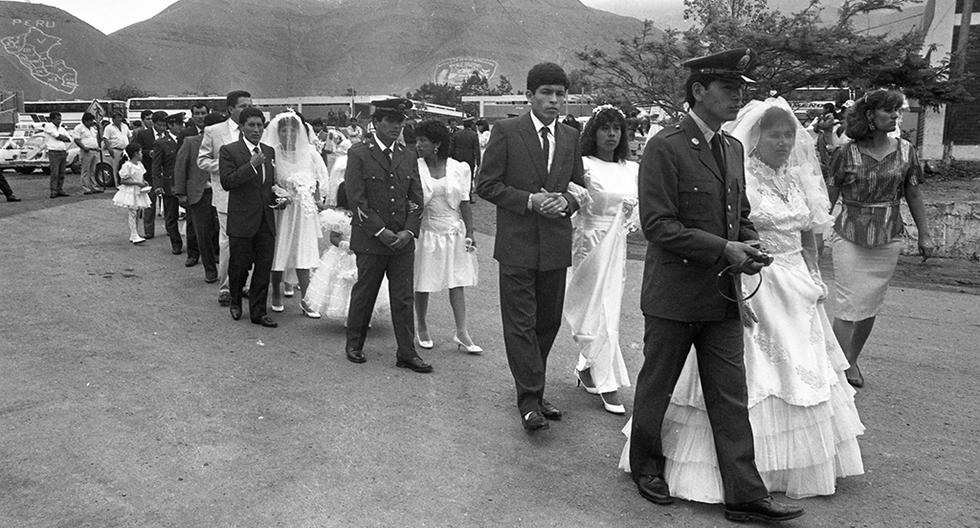El 28 de noviembre de 1992, se realizó un matrimonio masivo en la Escuela de Suboficiales de la Policía Nacional del Perú (PNP), en Puente Piedra. (Foto: Julio Ugaz/GEC Archivo Histórico)