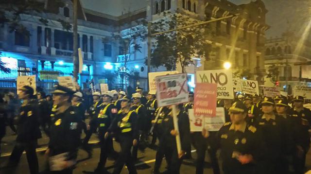 #NiUnaMenos: policía participó así en la marcha multitudinaria - 2