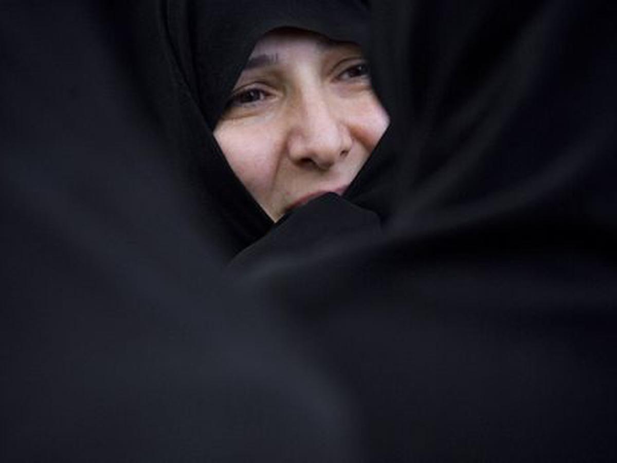 La Jornada - Sancionarán a mujeres en Irán que incumplan código de  vestimenta