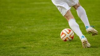 Joven descubre que tiene cáncer tras recibir un pelotazo durante partido de fútbol 