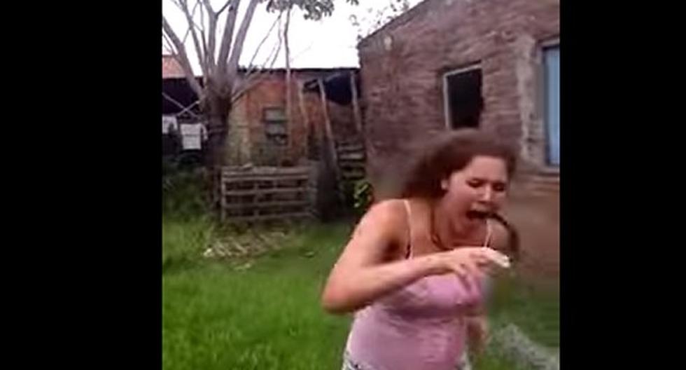 Embarazada huye de ataque de anciana. (Foto: Captura YouTube)