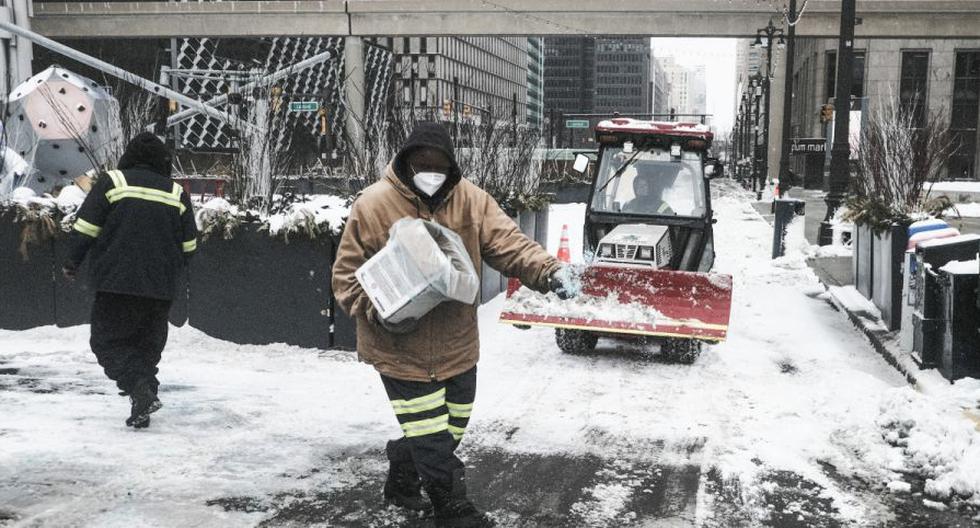 Strong winter storm wreaks havoc from south to northeastern US.