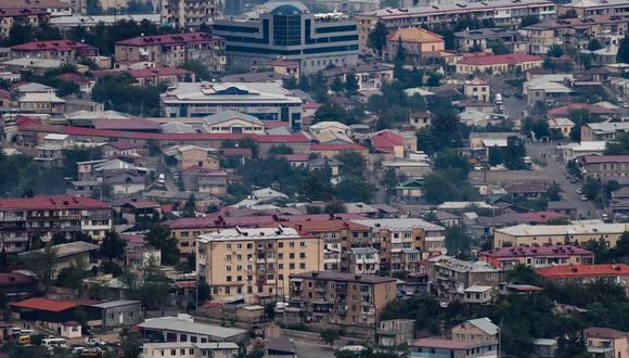 Una vista general de los edificios en Stepanakert, vista desde Shusha, en la región controlada de Nagorno-Karabaj por Azerbaiyán. (Foto de Emmanuel Dunand / AFP)