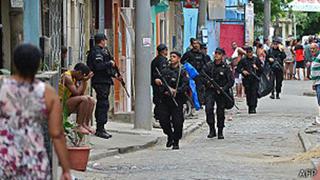 Brasil, un gigante en armas reales, prohíbe las de juguete