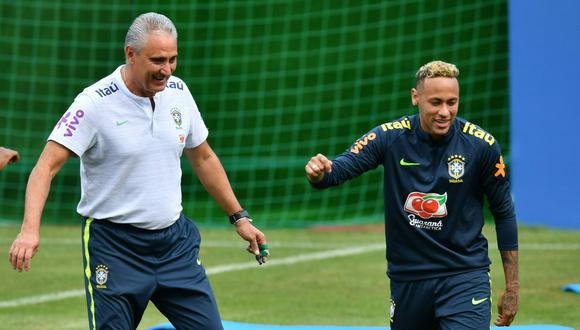 Pese a que en los últimos días se dudaba sobre la presencia de Neymar en el once de Brasil ante Costa Rica, el estratega brasileño Tite acabó con las especulaciones. (Foto: AFP)