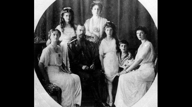 Rusia: analizarán los restos de la familia del último zar