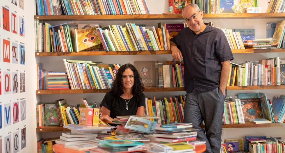 Soledad Cunliffe y Manuel Velarde, socios de la librería La Rebelde.