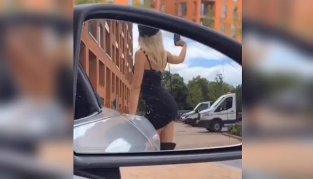 Se viralizó en Facebook el curioso clip protagonizado por el conductor de un auto y una chica. (Foto: Captura)