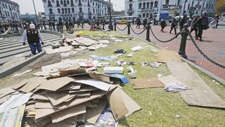 Mineros dejaron Plaza Dos de Mayo como una “letrina pública”