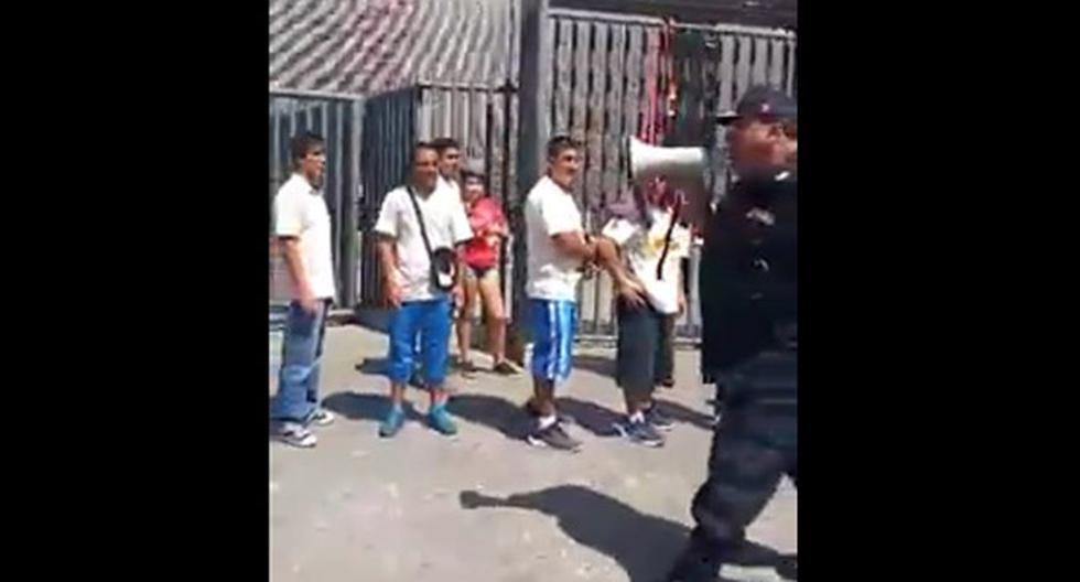 Sporting Cristal vs Universitario: la policía impedirpa que hinchas ingresen con camiseta de Universitario. (Video: José Olaechea)