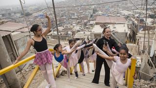 La profesora que rompe barreras sociales e inspira a niñas peruanas a través del ballet