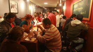 Peruanos destinan un 33,2% de sus gastos a comer fuera de casa