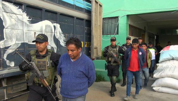 La Policía Nacional incautó dos toneladas de insumo químico para la elaboración de droga en el sector de Trancapampa. (Andina)