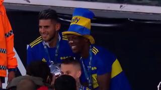 Luis Advíncula y Carlos Zambrano posaron con el trofeo de la Copa de la Liga Profesional