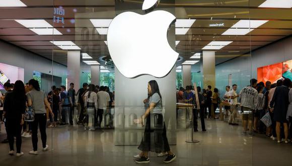 Apple trató de salirle al paso a lo que amenaza con volverse otro debate sobre su deber de desbloquear los teléfonos de usuarios involucrados en hechos de violencia. (Foto: AFP)