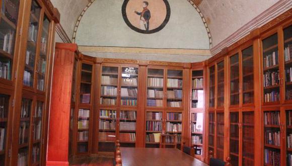 Arequipa: Vargas Llosa donó otros 3 mil libros a biblioteca