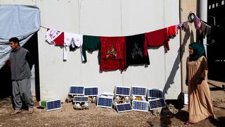 Refugio en Iraq: paneles solares iluminan y cargan celulares