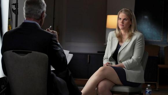 Frances Haugen siendo entrevistada por Scott Pelley para el programa "60 Minutes" de la CBS. (Reuters).
