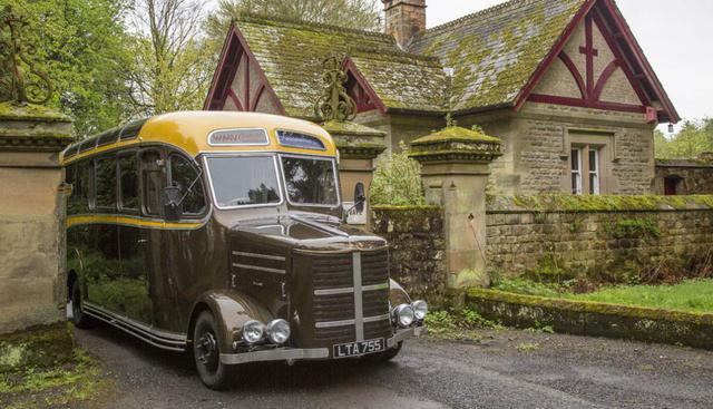 Un clásico bus Bedford OB de 1950 fue transformado en una acogedora casa rodante. El propietario, Walter Bell, lo compró de un coleccionista y decidió restaurarlo. (Foto: Ebay)