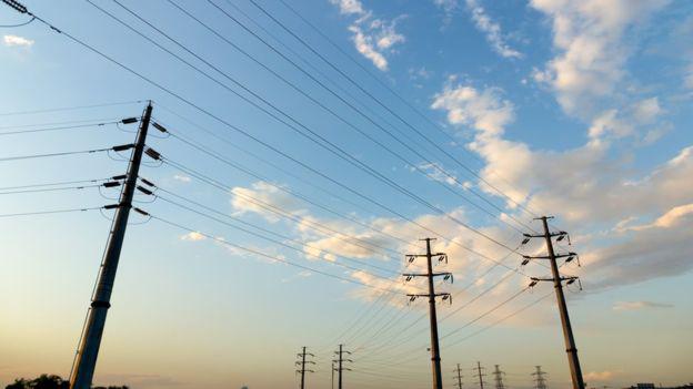 La disputa por el alquiler de postes de energía se resolvió gracias a un contrato en francés. (Foto: Getty Images)