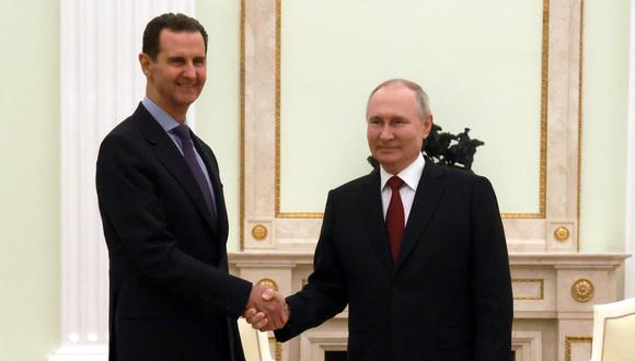 El presidente ruso, Vladimir Putin, se reúne con su homólogo sirio, Bashar al-Assad, en el Kremlin de Moscú el 15 de marzo de 2023. (Foto de Vladimir Gerdo / SPUTNIK / AFP)