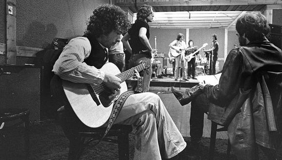 En 1975, Dylan emprendió la gira Rolling Thunder Revue, luego de varios años de reclusión y agitación.