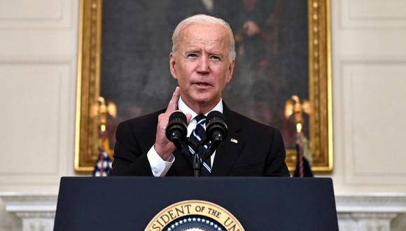 El presidente de Estados Unidos, Joe Biden, pronuncia comentarios sobre los planes para detener la propagación de la variante Delta y aumentar las vacunas Covid-19 en el Comedor Estatal de la Casa Blanca, en Washington, DC. (Foto: Brendan Smialowski / AFP).