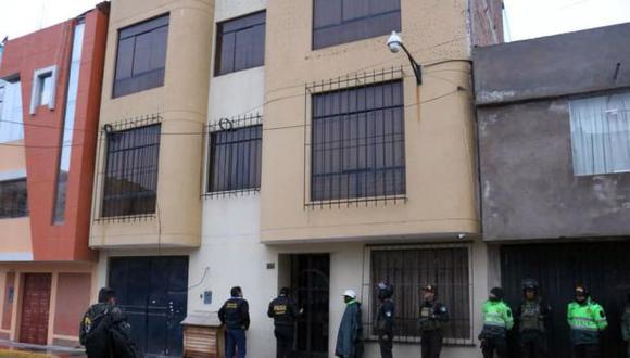 Según informó la Fiscalía, Huamán y Luque, quien también fue rector del dicho centro de estudios, son investigados por presunto lavado de activos por transferir dinero para la compra irregular de terrenos en Arequipa (Foto: PNP)